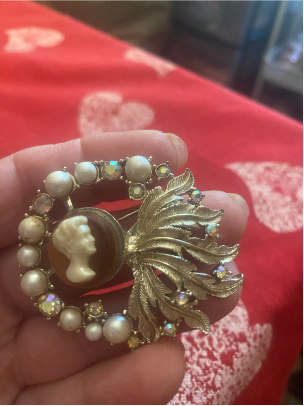 Women's vintage Coro Cameo Brooch - Picture 2 of 4